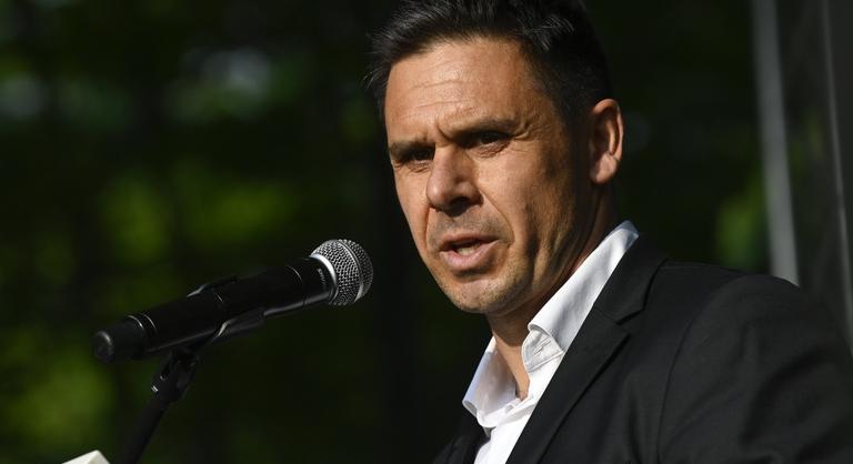 Ezúttal biciklivel menekült el a kellemetlen újságírói kérdések elől Kammerer Zoltán