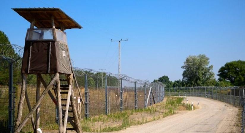 Tizenhat migránst tartóztattak fel a rendőrök Kelebián