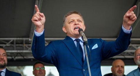 Bírsággal fenyegeti az Európai Bizottság a TikTokot, a Metát és az Alphabetet a szlovák választási kampányban terjedő orosz propaganda miatt