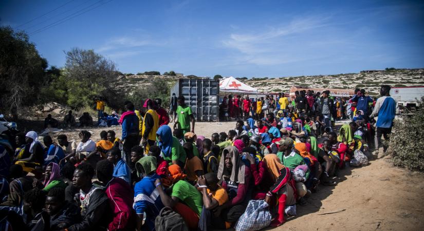 Maga a pokol az élet a migránsok miatt Lampedusán és a francia határ közelében