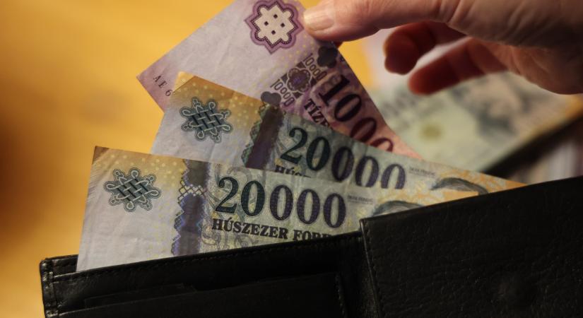 KSH: júliusban a bruttó átlagkereset 559 100 forint volt, 15,2 százalékkal magasabb, mint egy évvel korábban