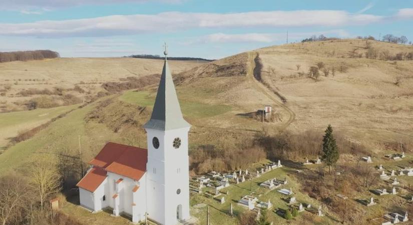 Magyar kormánytámogatás: öt felújított műemlék templomot adtak át Erdélyben