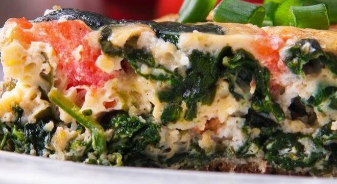 Frittata spenóttal és ricottával – az alakbarát olasz tojáslepény