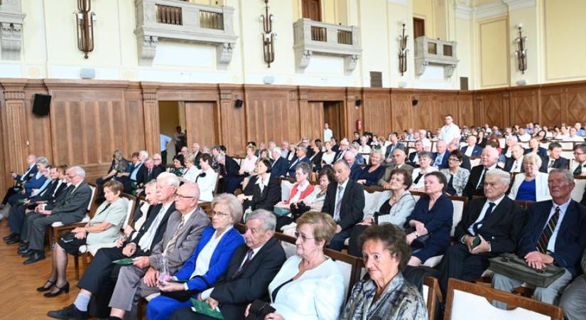 Jubilánsait köszöntötte a debreceni orvosi kar