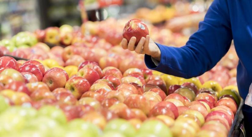 Ezért ragasztanak levakarhatatlan matricákat a gyümölcsökre