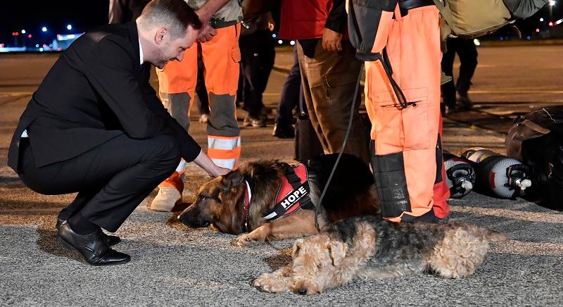 Kockázatos akció után tértek haza a magyar kutató-mentők Líbiából