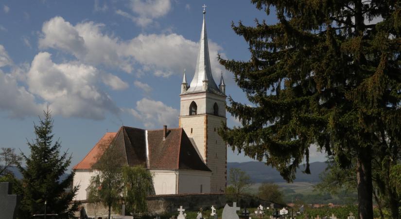 Egy nap alatt öt, a magyar kormány támogatásával felújított műemlék templomokat adtak át Erdélyben