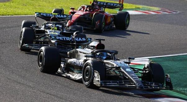 Hamiltont is védte az „értelmetlen” taktikával a Mercedes