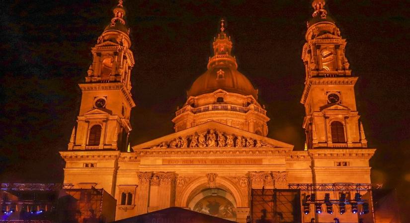 Brutális árakkal támadt a Bazilikánál az édességfesztivál, alig van ember aki ki tudja fizetni ezeket az árakat