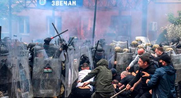 Fegyverarzenált találtak a koszovói rendőrök, tovább éleződhet a feszültség