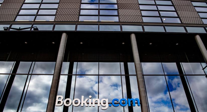 A Booking-botrány mélyére ás a Gazdasági Versenyhivatal, csúnya dolgok kerülhetnek elő