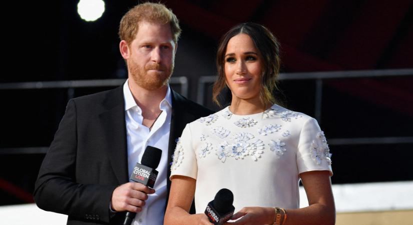 Durván megalázta III. Károly Harry herceget és feleségét, Meghan Markle-t