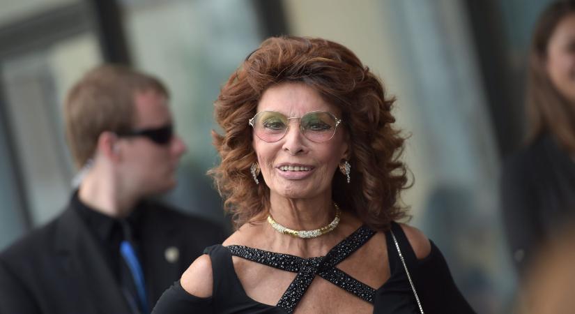 Sophia Lorent sürgősségi műtét miatt kórházba szállították