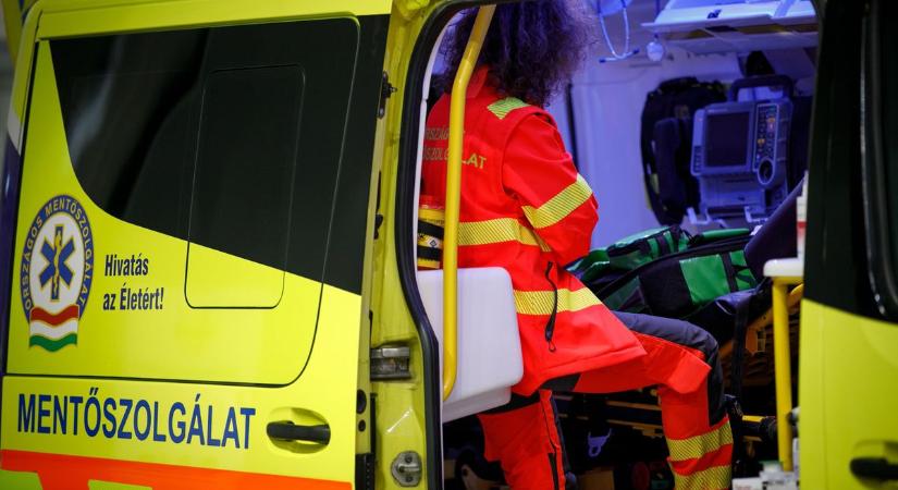 A mentősökre támadt a részeg beteg Miskolcon