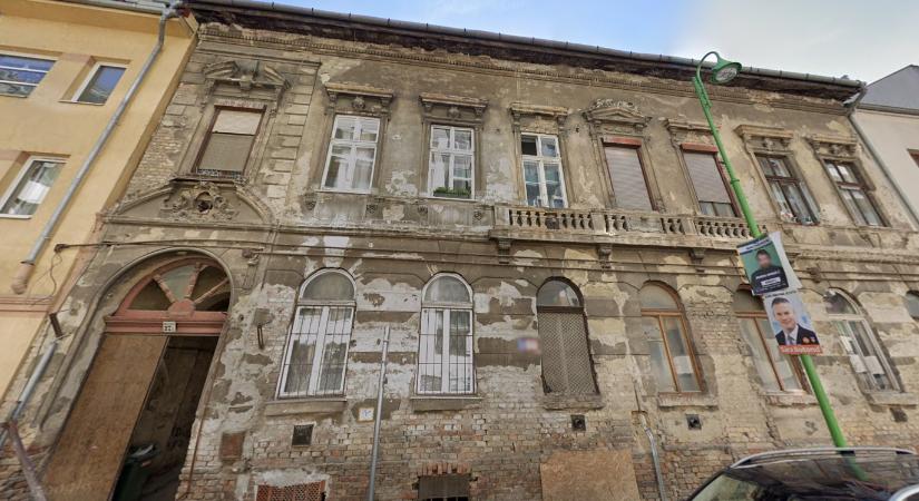 Ma egy lepukkant ház, de hamarosan szociális lakások létesülnek ebben a ferencvárosi tömbben