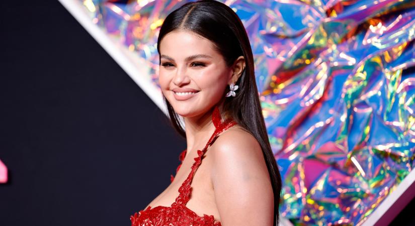 Selena Gomez olyan bókot kapott, amire mindannyian vágyunk