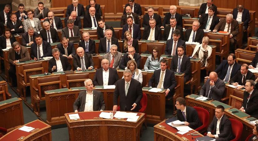 Orbán Viktor a parlamentben: Brüsszel tartozik nekünk három milliárd euróval