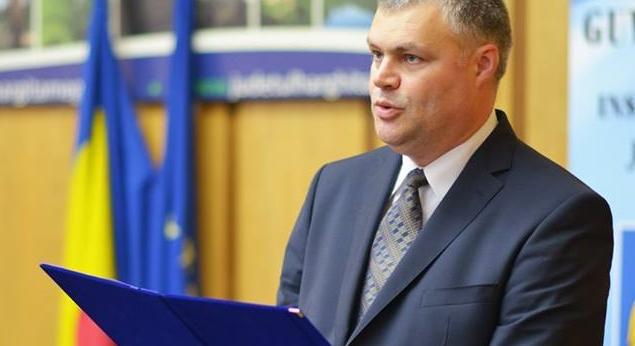 A Hargita megyei prefektus a megrongálódott zászlók cseréjére kérte a közintézmények vezetőit