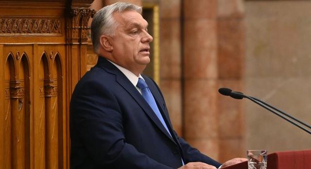 Orbán Viktor a parlamentben: Magyarország nem támogatja Ukrajnát, nem akarunk „migránsgettót”