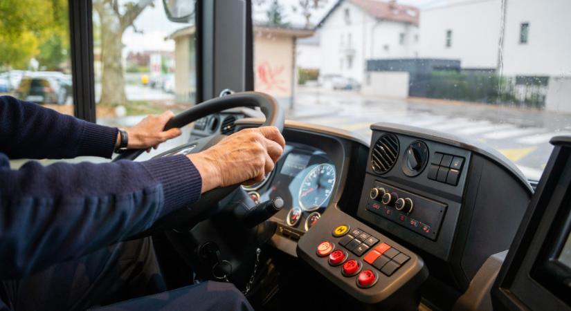 Döbbenetes videó került elő a miskolci buszsofőrről: az utasokat is veszélybe sodorta