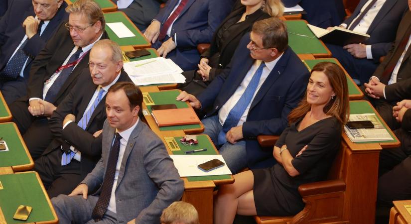 Kósa Lajos elkésett Orbán Viktor beszédéről: képekben a parlament őszi ülésszakának nyitónapja