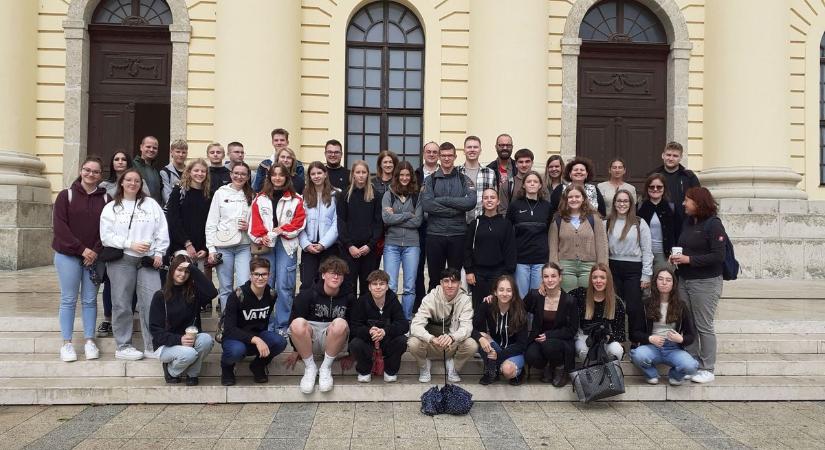 Városnézés és kirándulás – Debrecenbe látogattak a város testvériskolájából