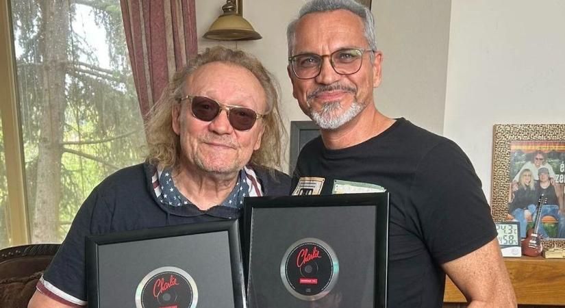 Charlie és Szolnoki Péter sikerduettje is hallható a platinalemezen