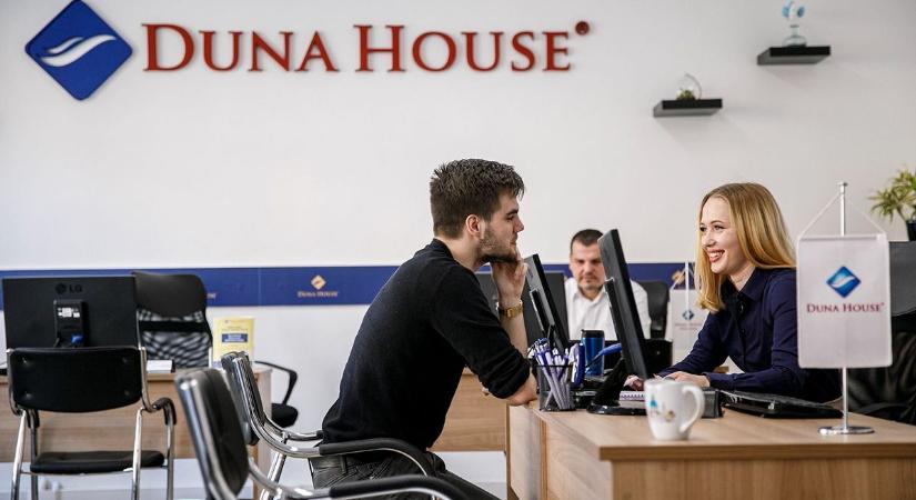 Beszáll a legnagyobb olasz ingatlanközvetítőbe a Duna House