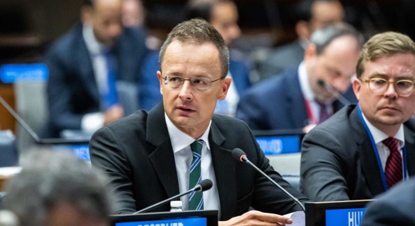 Szijjártó Péter: Elképesztő, hogy egyes európai politikusok "a lövöldöző migránsok és az embercsempészek oldalán állnak"