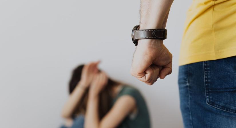 Éveken keresztül ütötte-verte a gondnok a Veszprém megyei nőt