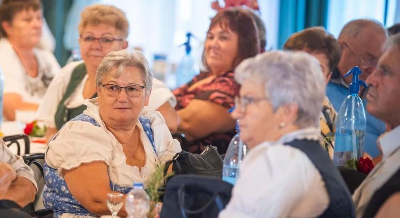 Tíz éves a baji Rozmaring Nyugdíjas Klub