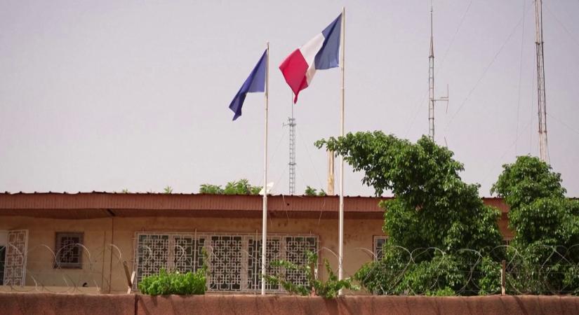 Emmanuel Macron: A francia csapatok az év végéig távoznak Nigerből