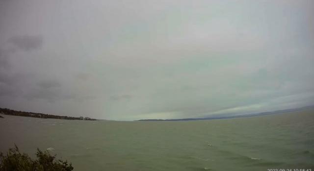 Egész hétvégén dolgoztak a Balatonon a viharjelző lámpák, de messze már a hidegfront