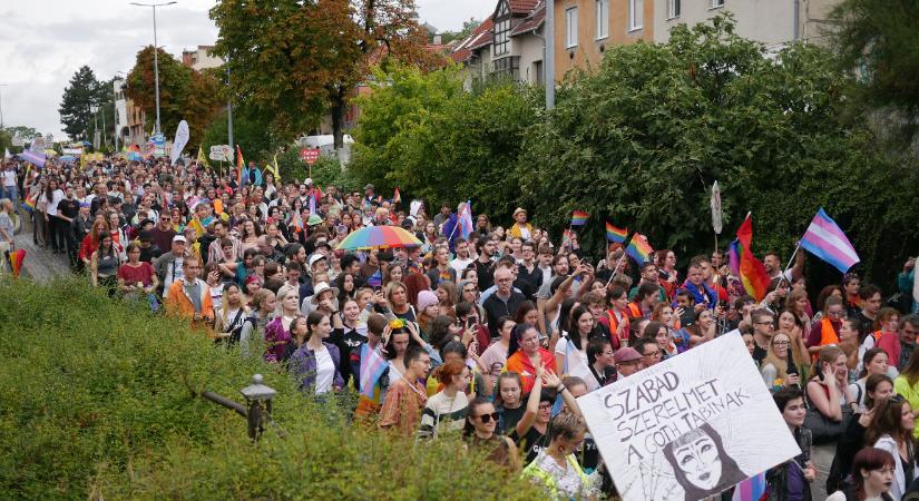 A HírTv tudósítója a pécsi Pride-ok Paganinije