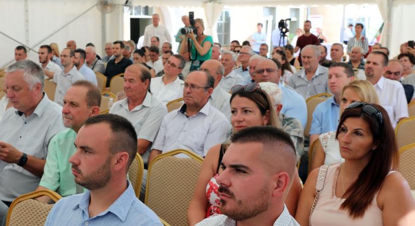 A Baranyai Agrárkerekasztal három kitüntetést adott át
