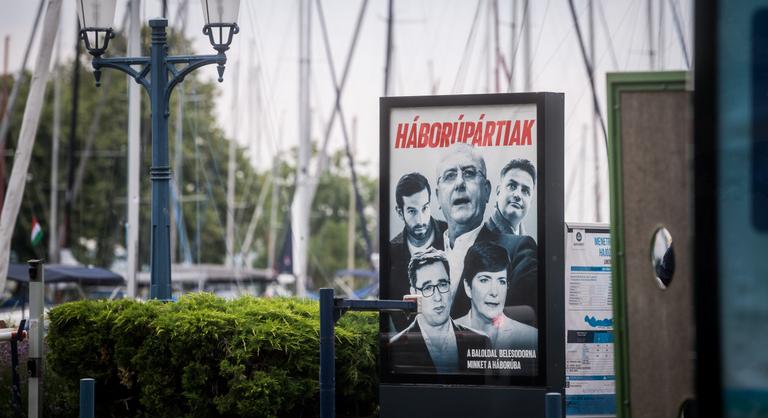 Feljelentetést tettek a „Háborúpártiak”-kampány mögötti cég ellen