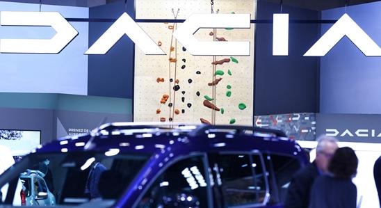 A Dacia kaparintaná meg az eltűnőben lévő kombik vevőit