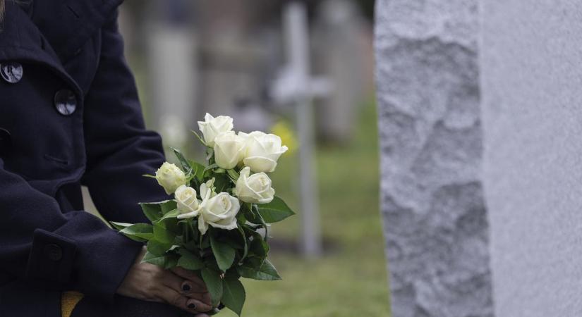 Az anya egyfolytában szidta a fiát rossz jegyei miatt. Aztán a nagyapa temetésén egy életre szóló leckét kapott a gyerekétől
