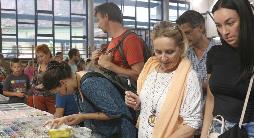 Minden évben egyre többen válogatnak az ásványok között