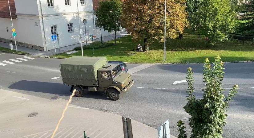 Így haladt át a katonai konvoj Zircen (videó)