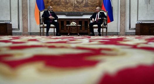Moszkva üzent az örmény kormányfőnek: nagy hibát követ el, ha a Nyugattal kacérkodik