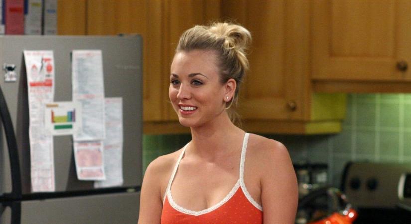 Durván felcsúszott a ruhája: vékony tangabugyiban az Agymenők csúcsbombázója, Kaley Cuoco
