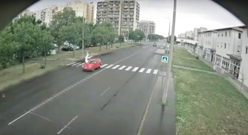 Félmillió videóindítás és végtelen indulatok: hogyan lehet megelőzni a gyalogosgázolást a zebrán