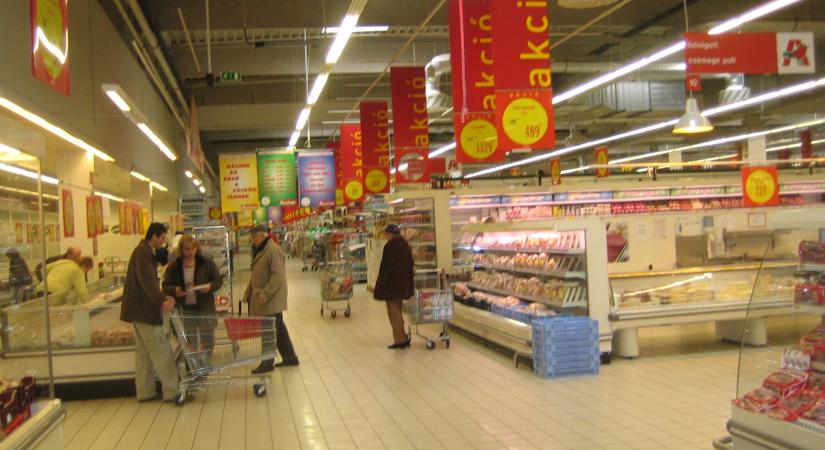 Év végéig marad a boltokban a kötelező akciózás