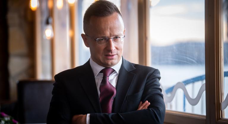Kiderült, mennyit repült az idén Szijjártó Péter