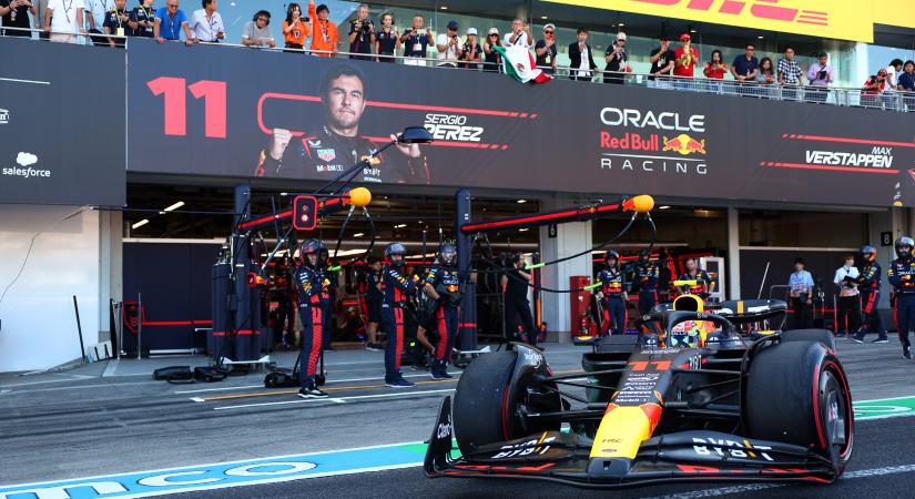 A Red Bull megmagyarázta, miért küldték vissza 26 körös hátrányban Pérezt a pályára