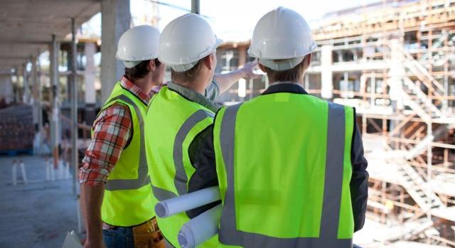 Egyre inkább elkülönítik a cégek a külföldi vendégmunkásokat a magyaroktól
