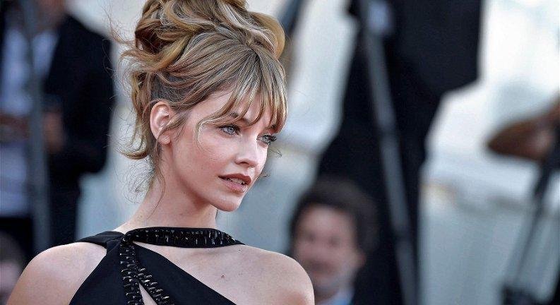 Palvin Barbi a francia politikai elitbe tartana? Emanuel Macronnal nagyon egymásra találtak