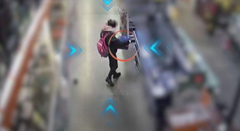 Videón totál laza tatabányai tolvajnő, csak úgy elsétált az ütvefúróval