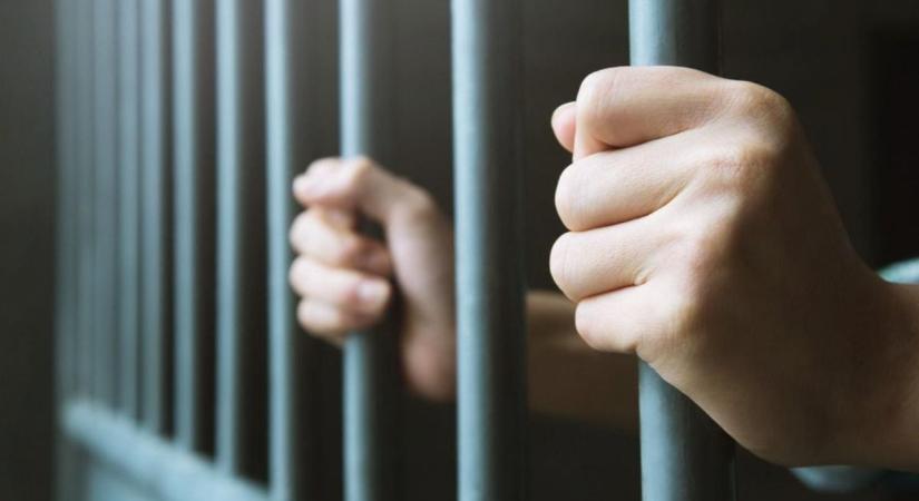 3 évet kapott a kiskorú gyerekeit legyilkolással fenyegető nyergesi szörnyeteg